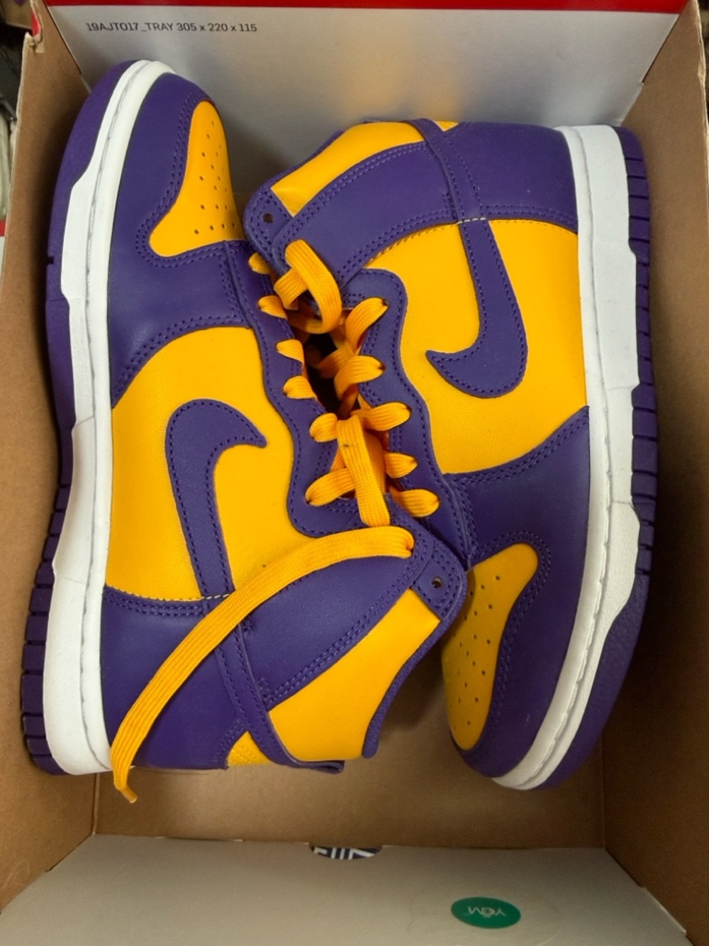 NIKE DUNK HIGH LAKERS .. 6.5 IN BOYS/KIDS NO BOX! NEVER WORN